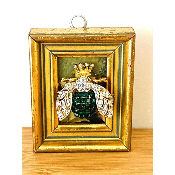 Miniature Bee Brooch Framed Wall Hanging 3 In X 2.25 In Green Clear Rhinestones - Picture 1 of 9